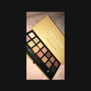 Anastasia soft glam palette
